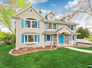 631 Montview Pl, River Vale, NJ 07675