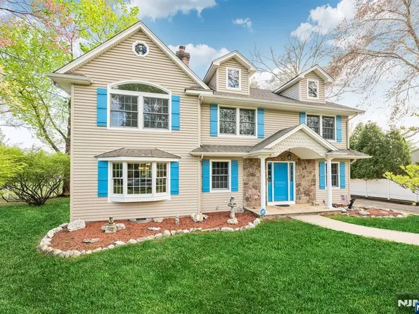 631 Montview Pl, River Vale, NJ 07675