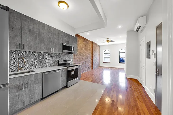 Rented by Alexander Bilu, LREB | media 8