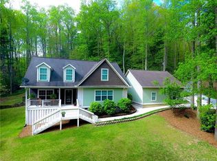 31 Chestnut Hill Rd, Spruce Pine, NC 28777