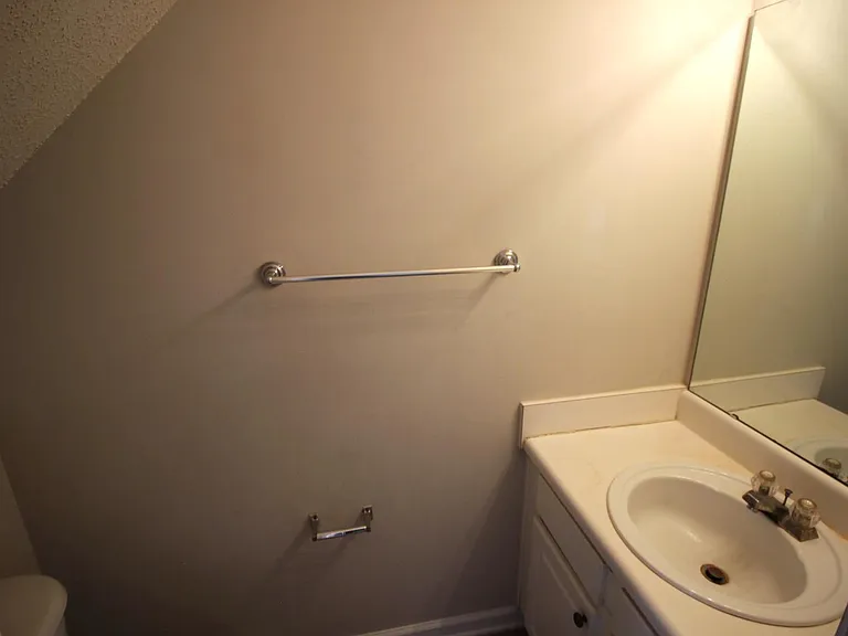 205 Canyon Lake Cir — Photo 8