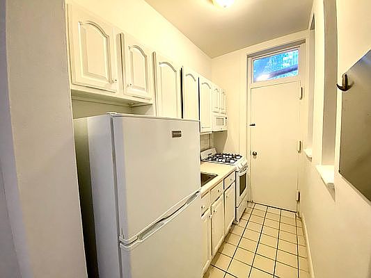 5th image of 245 E 39th St APT 1D