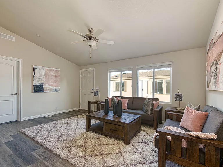Remodeled Modern 3 Bed/2 Bath National City — Photo 12