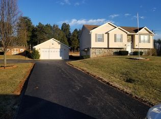 1320 Virginia Woods Dr, Moneta, VA