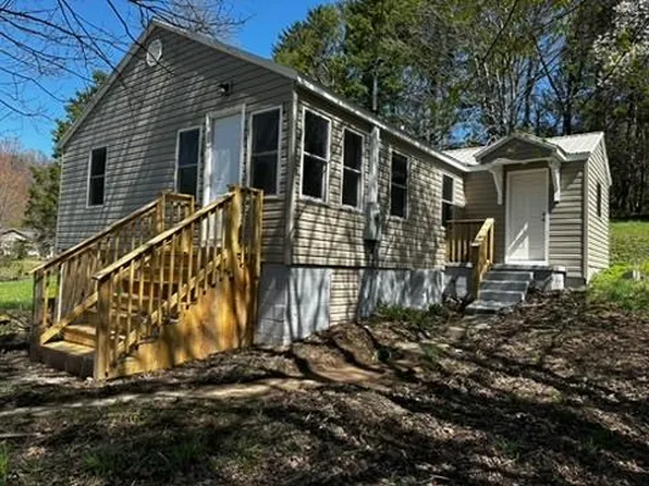 109 Lupton Dr, Mount Hope, WV 25880