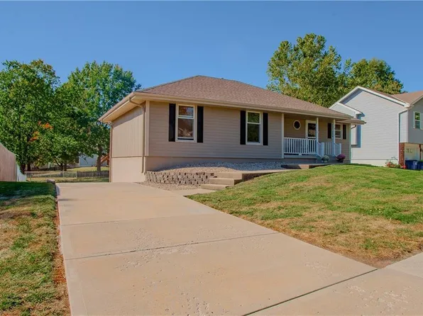 1412 SW Madison St, Lees Summit, MO 64081