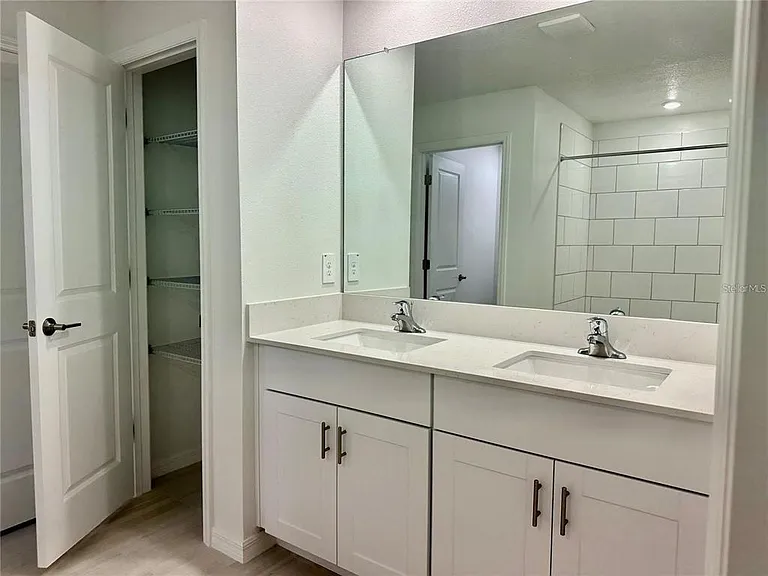 17606 Happytrails St — Photo 31