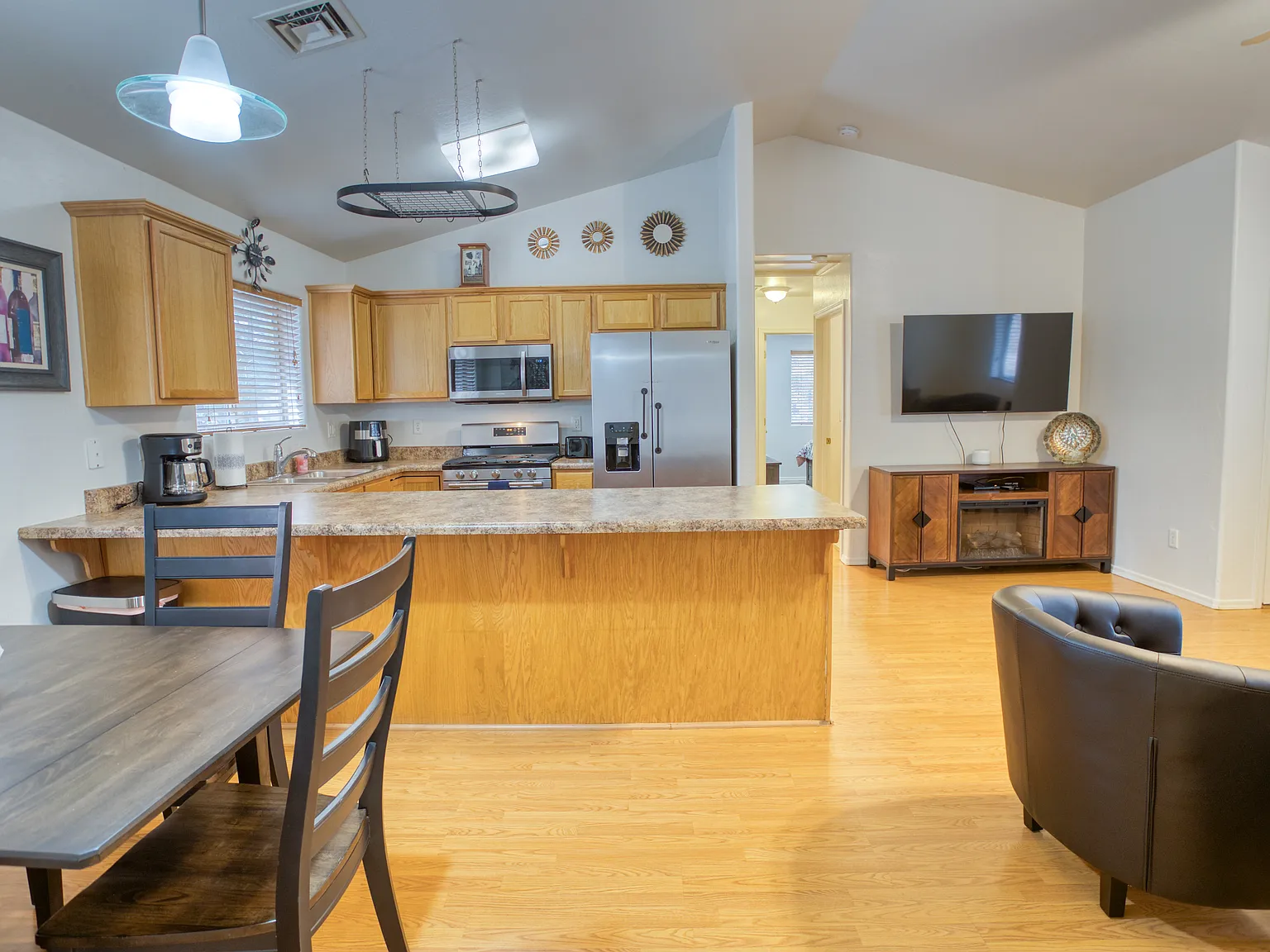 3 bed, 1200 sqft, $1,995 — Photo 3