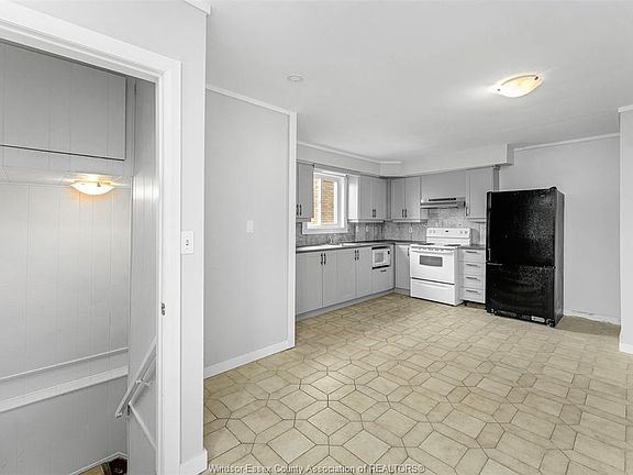 3rd image of 759 Pierre Ave #4