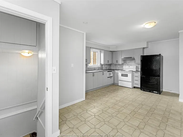 759 Pierre Ave #4 — Photo 3