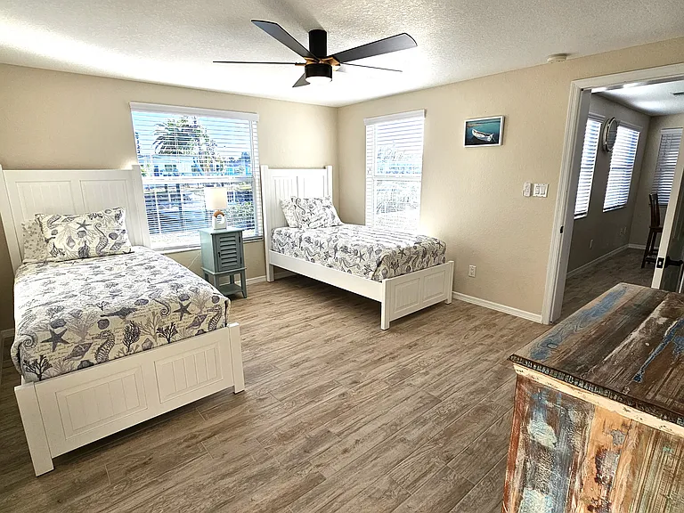 Guest bedroom-twins