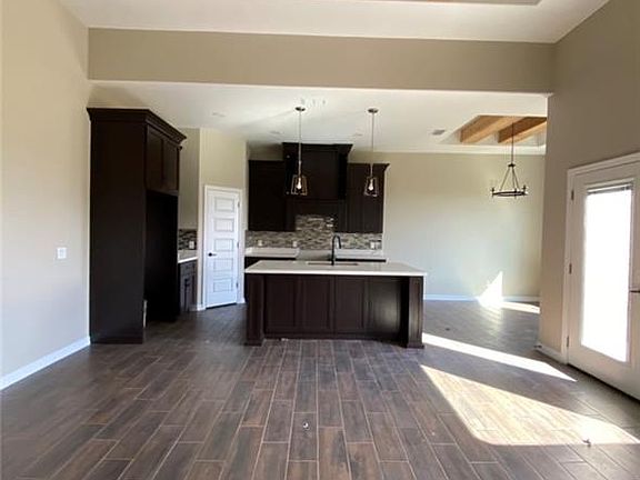 2nd image of 3406 Las Vistas Ln