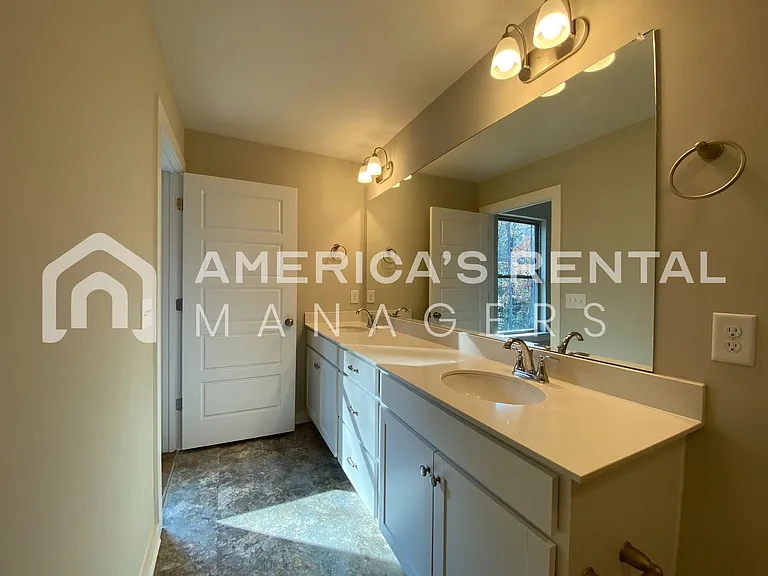7940 Saint James Dr — Photo 22