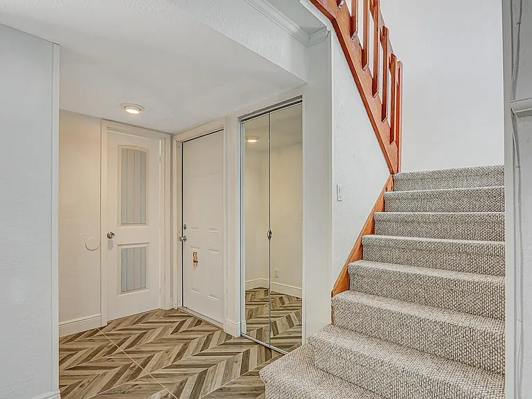 113 Sherwood Cir #25B — Photo 8