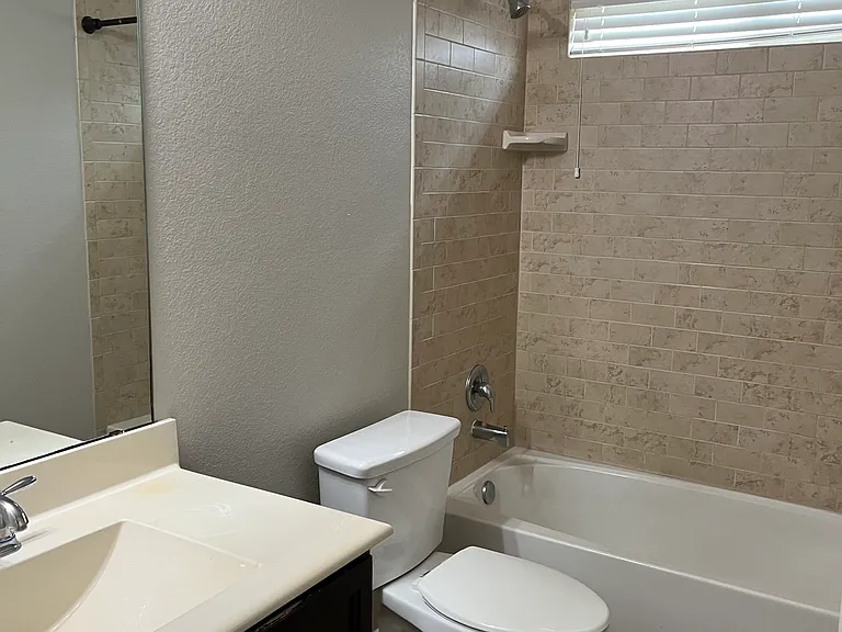3003 Lake Side Dr — Photo 7