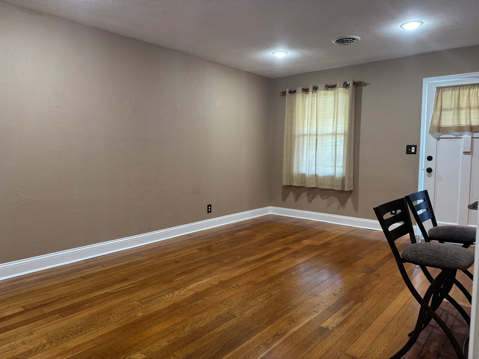 1202 Tremont Ave — Photo 2