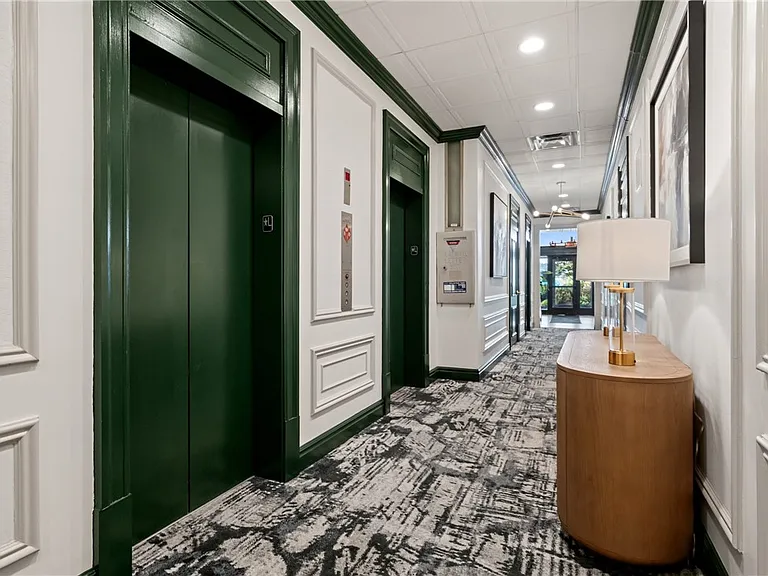 112 Washington Pl #4J — Photo 2