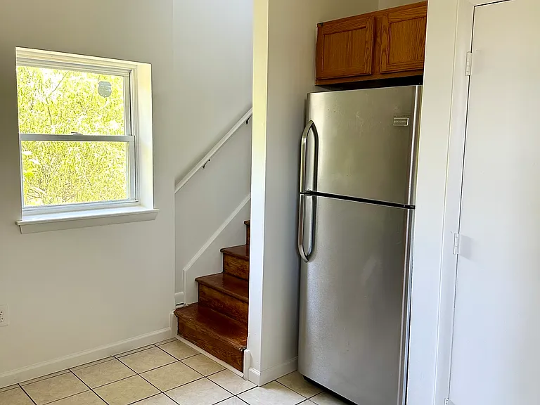 116 N New Rd — Photo 4