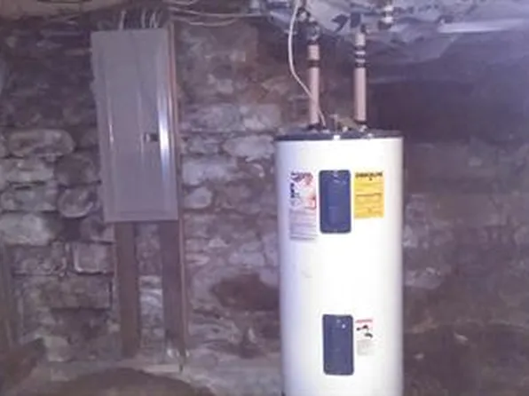 135 4th St, Renovo, PA 17764