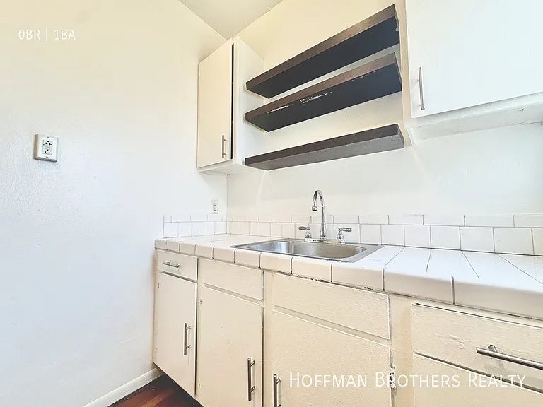 806 1/4 Lucile Ave — Photo 2