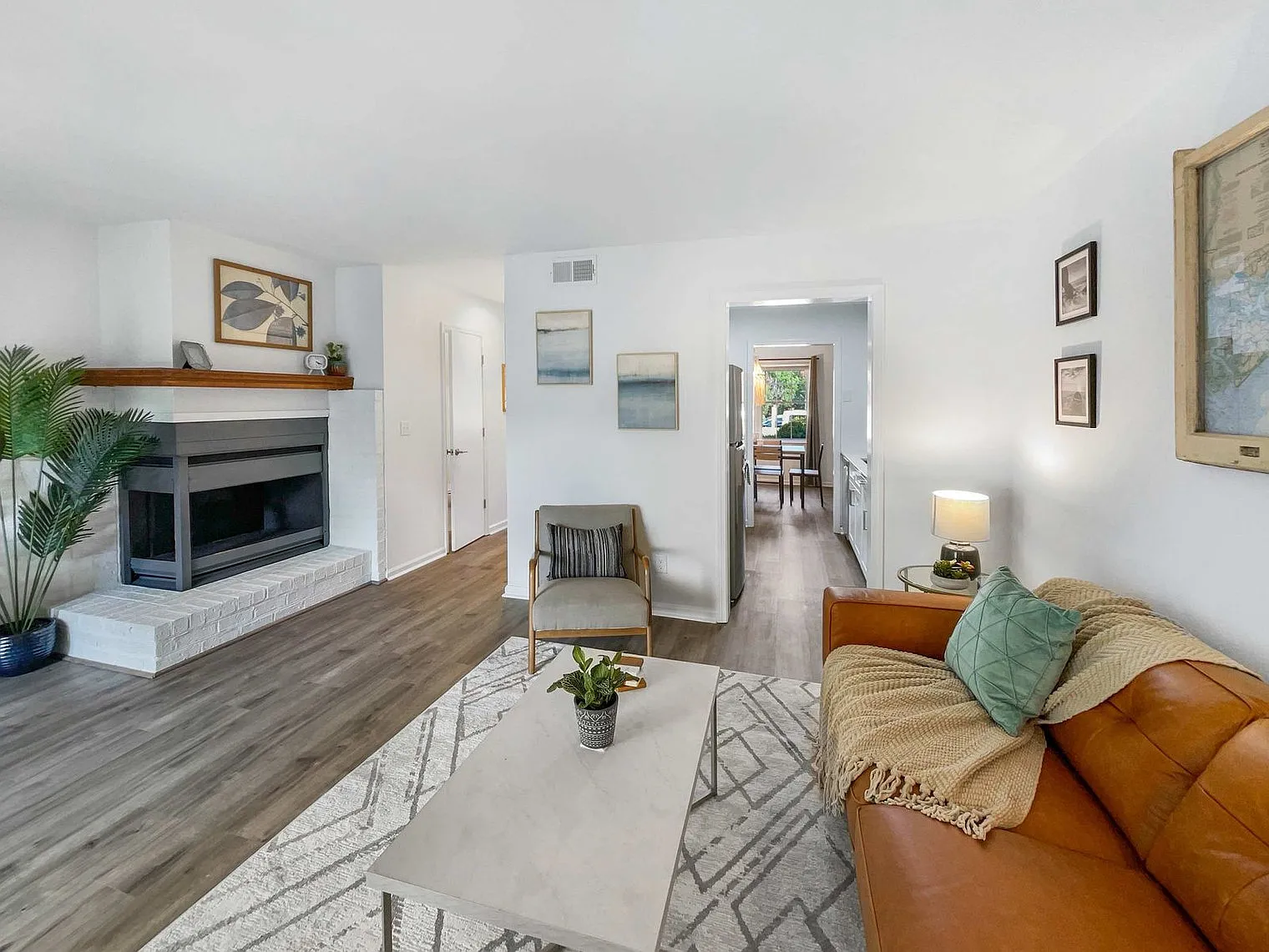2 bed, 2.0 bath, 1270 sqft, $6,220 — Photo 2