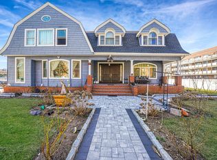 25 N Long Beach Ave, Freeport, NY 11520