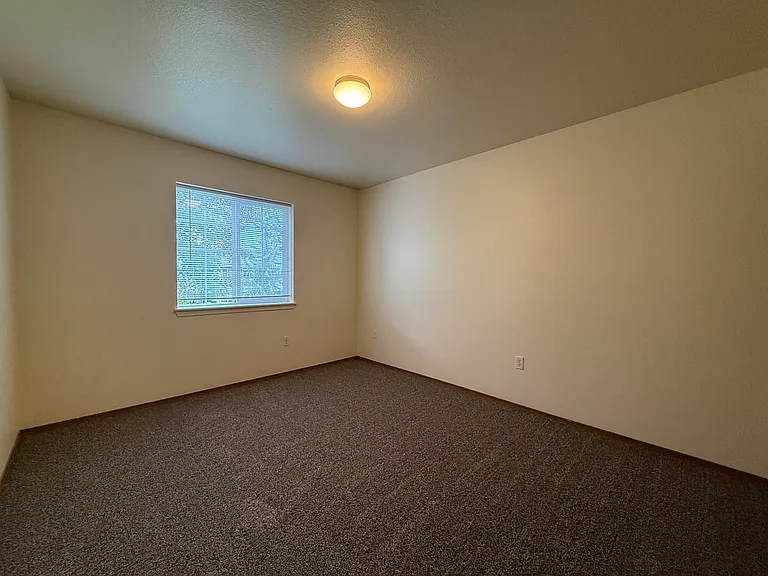 Alder Crossing Apartments — Photo 5