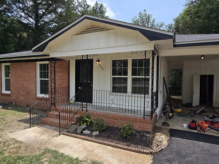 6405 Waverly Dr N — Photo 2