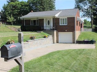11 Essex Dr, Coraopolis, PA 15108