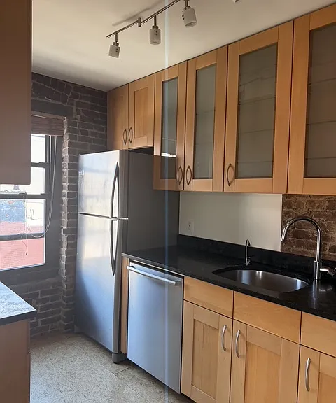 186 Monitor St #2 — Photo 3