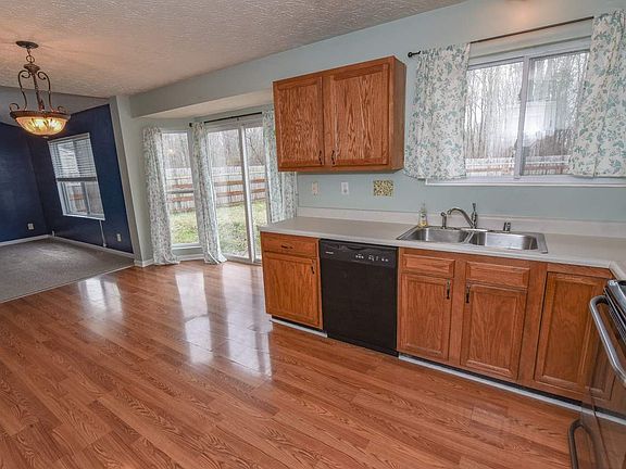 3rd image of 5663 Damson Dr