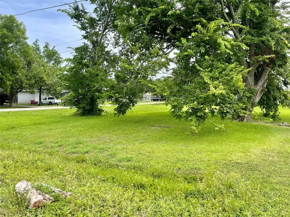 1601 N Ave S, Freeport, TX 77541