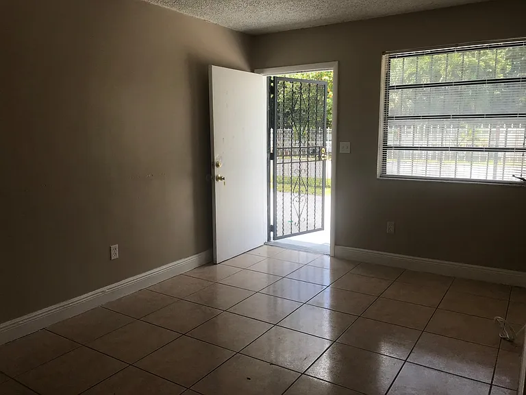 13315 Alexandria Dr — Photo 3