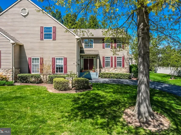 451 Crescent Dr, West Chester, PA 19382