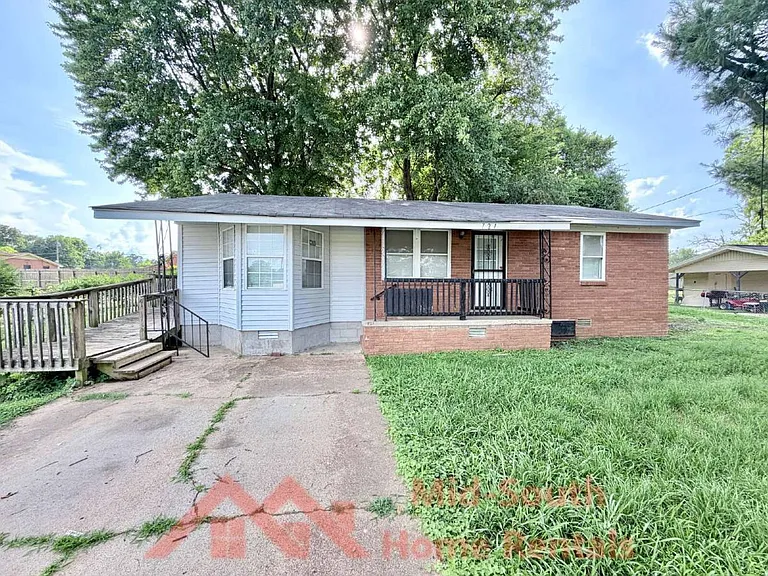 721 Best St — Photo 1