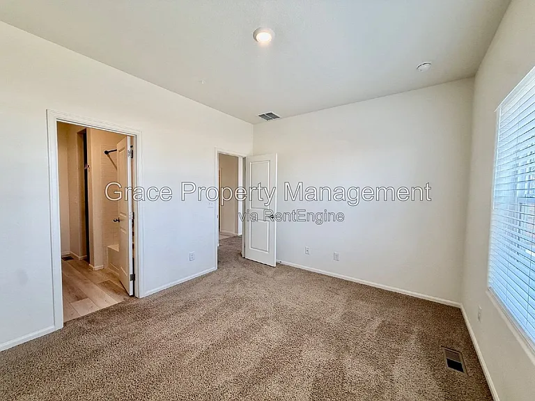 524 Jordan St — Photo 14