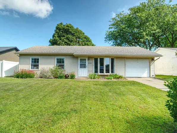 2210 Lafayette Ter, Clinton, IA 52732