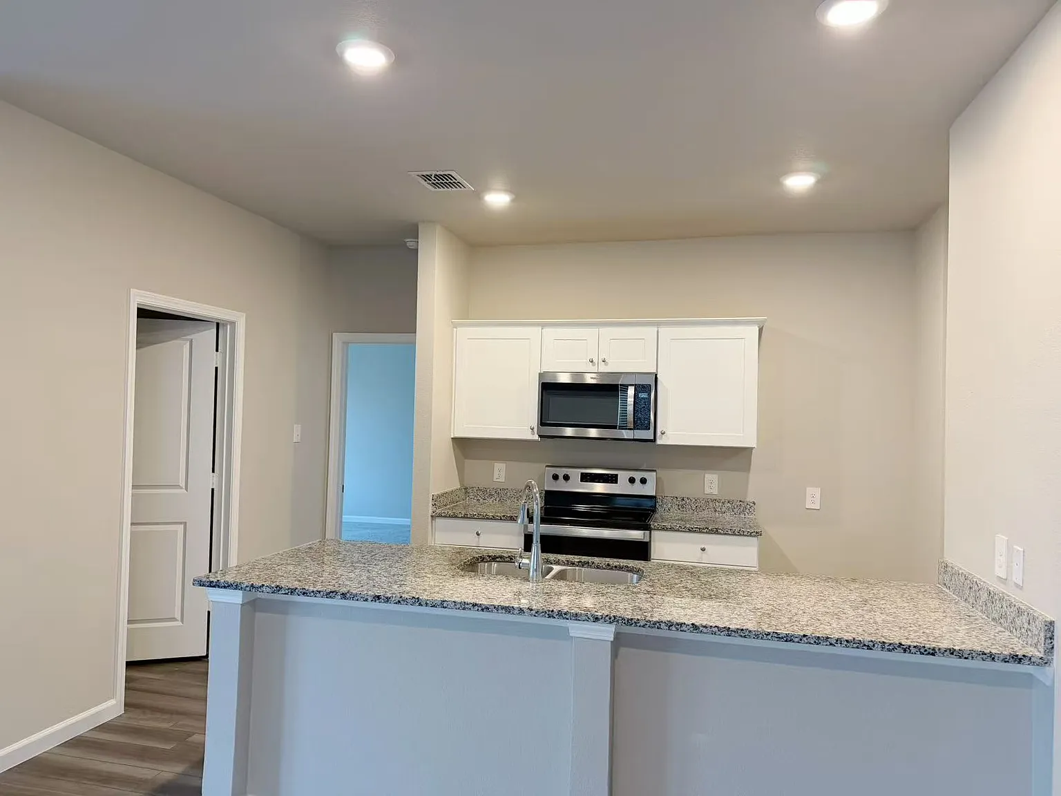 3 bed, 1459 sqft, $1,925 — Photo 3
