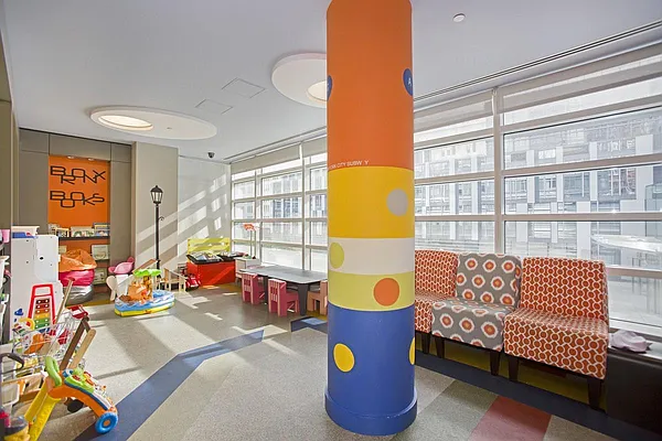 Rented by Space Marketing Shop | media 23