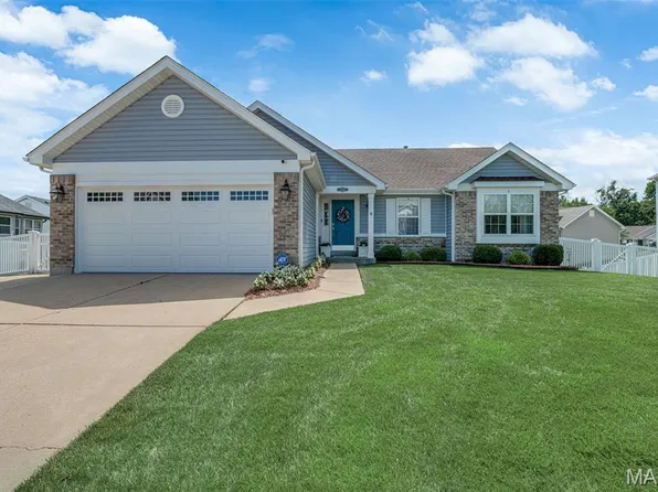 1704 Lake Meade Dr, Pacific, MO 63069