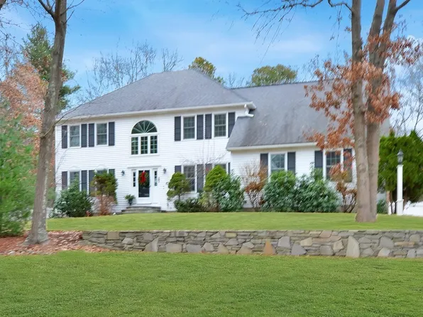 27 Jackson Cir, Franklin, MA 02038