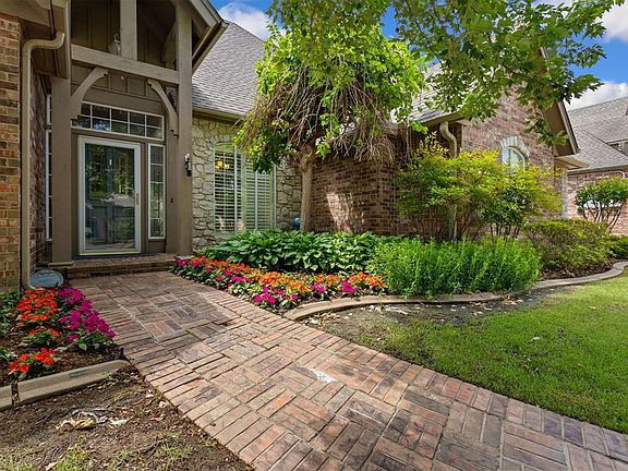 2nd image of 2804 Verona Way
