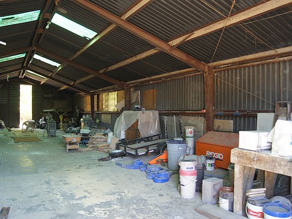 3rd image of 933 E Waggoman St