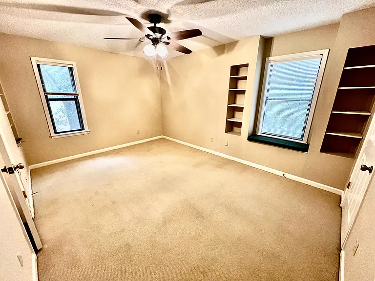 3168 Creekwood Ln — Photo 16