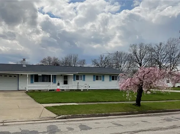 5229 Devon Dr, Vermilion, OH 44089
