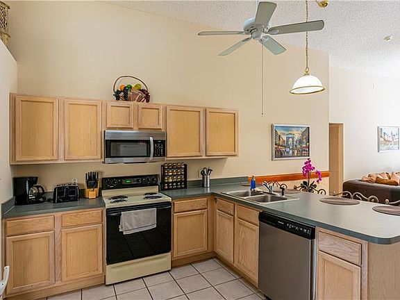 4th image of 993 Lake Berkley Dr