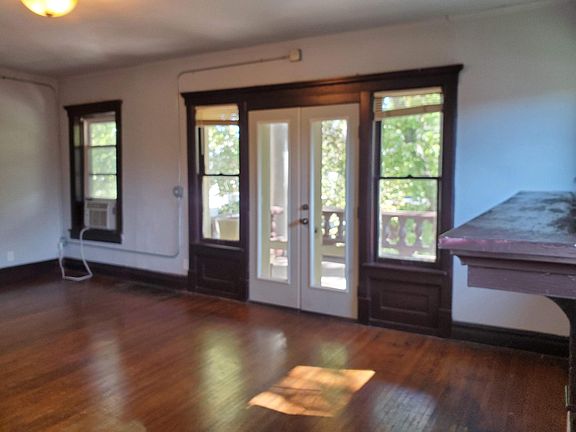 4th image of 107 NE Roanoke Ave #B1