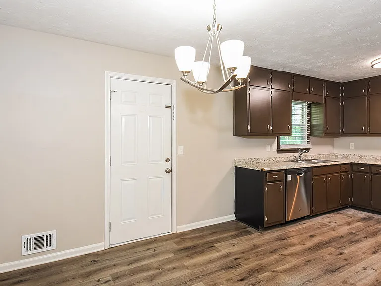 1471 Daniel Ln — Photo 8