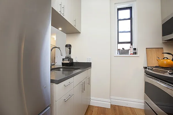 Rented by Avi Nash Associates | media 21