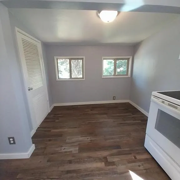 544 NW C St #B — Photo 13